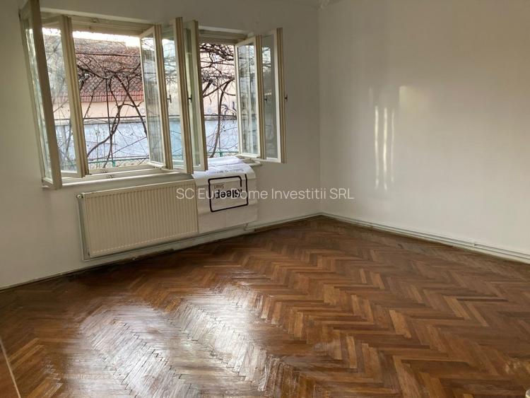 Casa sanatoasa in centrul localitatii Cristian - 6