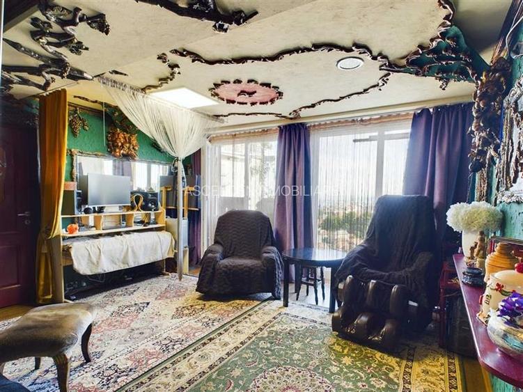 Resedinta impresionanta, vedere panoramica, Centru Istoric --  Drumul Poienii, B - 5