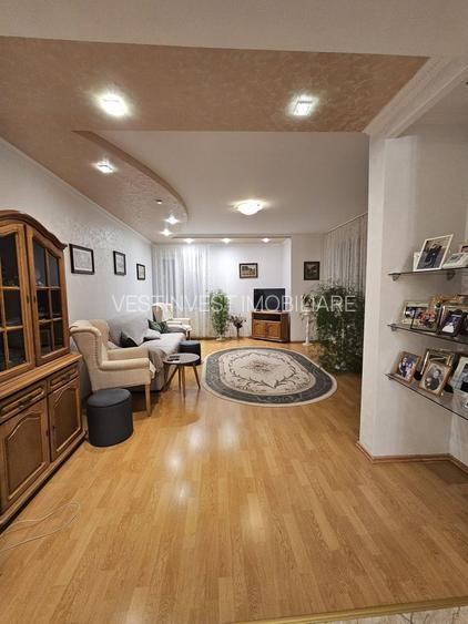 Vila  Oradea zona Iorga 420 mp ,teren 2000 ml - 5