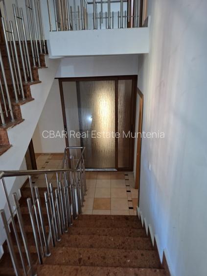 Vila spatioasa de  7 cam, 250 mp, curte 400 mp, Pitesti, Gavana Padure 3000 Euro - 3