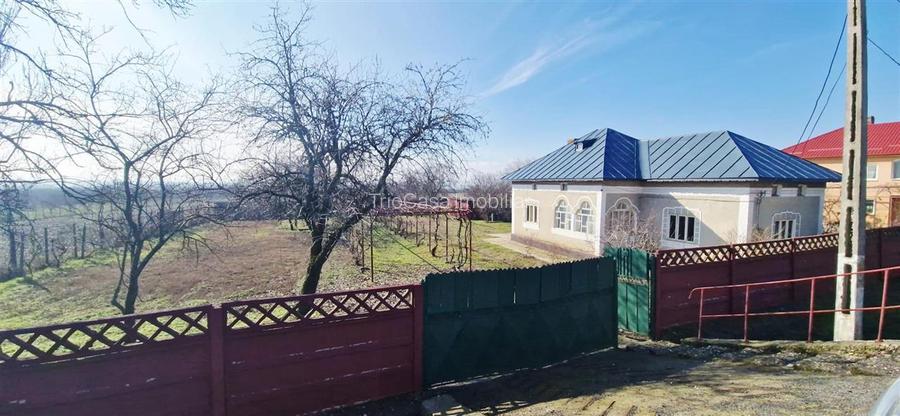 Casa Bradesti , teren  intravilan 7952 mp , deschidere 33 m la DE 70 - 4