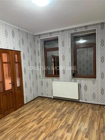 Casa zona centrala, 5 camere,  compusa din doua apartamente, chirpic si caramida - 8