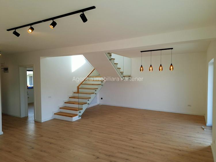 Casă / vilă jud. Argeș / com. Micești , stadiul "La Cheie" ! - 3