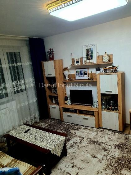 Apartament 3 camere ,semidecomandat  - 8