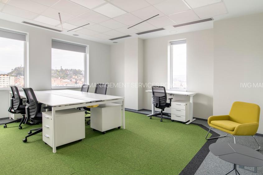 Găsiți spațiu de birou în Regus Central Business Plazapentru 3 persoane cu toate - 4