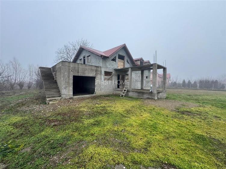 Casa Radulesti, an 1996 ,la rosu, 2.000 mp teren , 310 mp casa - 2