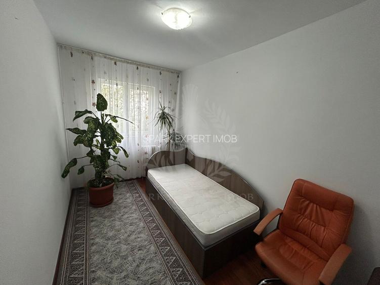 //3 CAMERE// MIHAI BRAVU// - 3