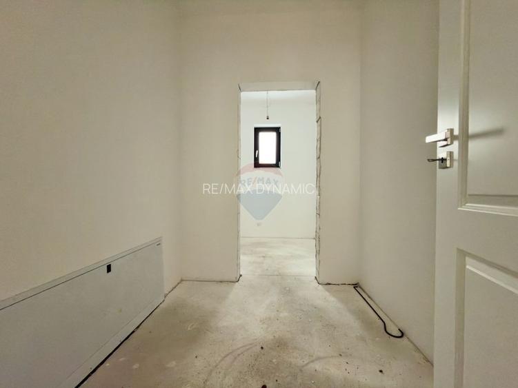 Vilă cu 4 camere de vânzare în Via Carmina - 17