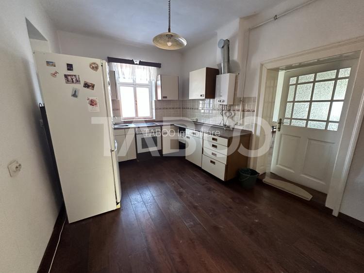 Casa cu potential de investitie 280 mp utili teren liber 2064 Cincu - 5