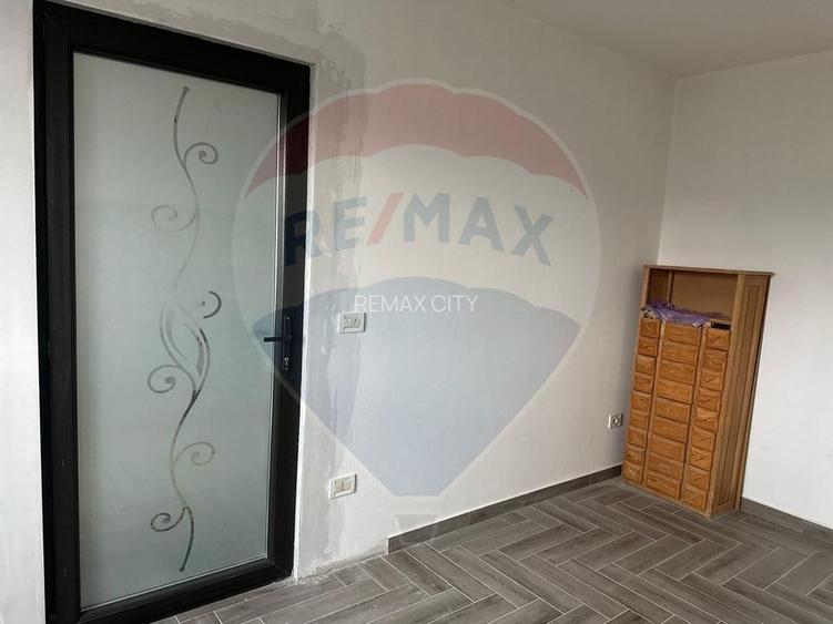 Apartament cu 2 camere de vânzare Savinesti - 17