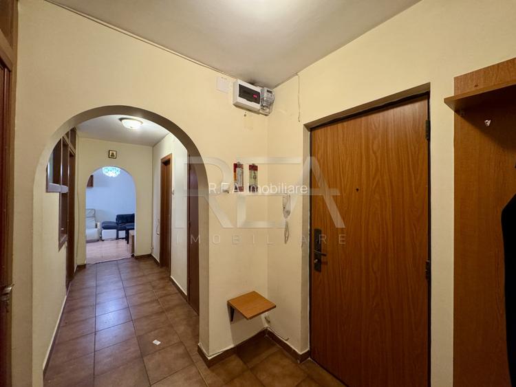 2 camere Titulescu cu vedere pe spate in bloc 1981 - 9