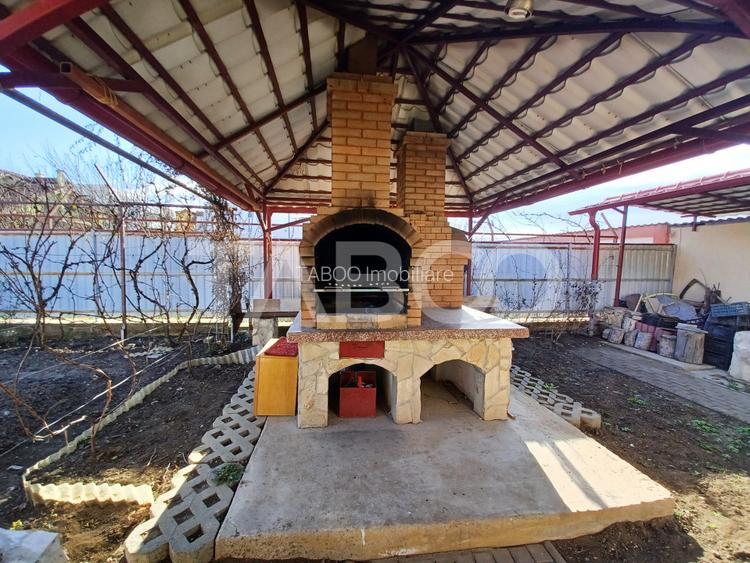 Casa individuala de inchiriat garaj pivnita curte generoasa Strand II - 15