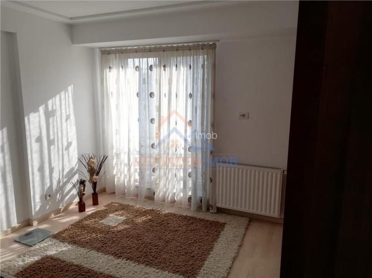 Apartament de vanzare cu 3 camere, zona Decebal - 7
