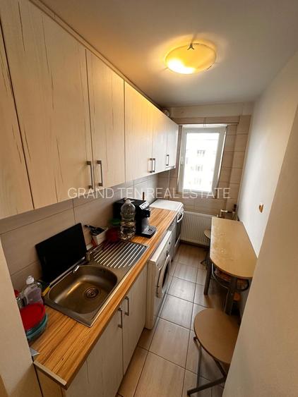 Vanzare apartament 2 camere decomandat, mobilat si utilat ,Strada Resita - 8