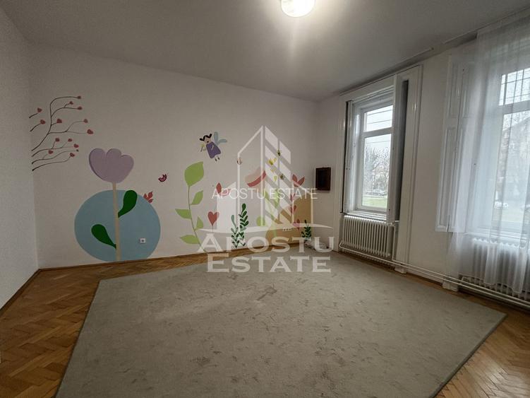 Casa partial mobilata, curte proprie,  zona Lunei - 12