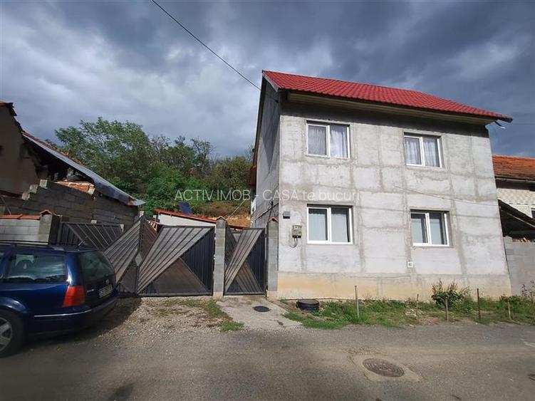 Petrosnita, Casa la Curte cu Garaj si Teren de 900 Mp - 23
