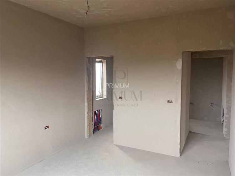 Casa individuala - teren generos - toate utilitatile - living mare - 6