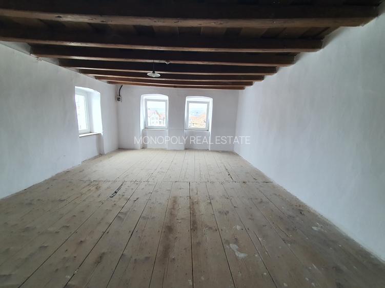 Casa singur în curte - 7