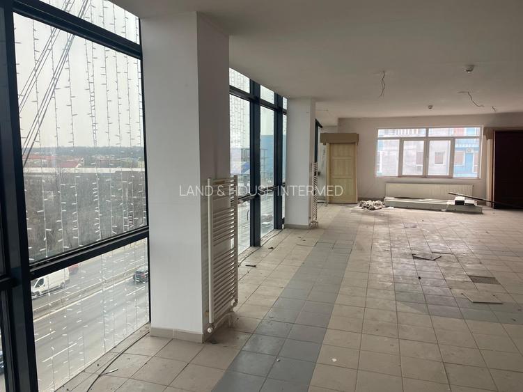 Cladire de birouri si spatii comerciale P+4E, stradal la DN1 - 12