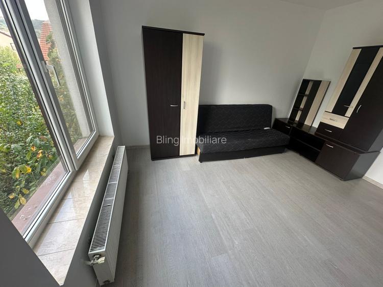 Apartament cu 3 camere, 58 mp, balcon, zona Florilor - 2