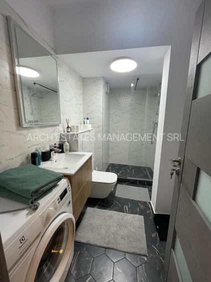 Piata Romana, Coloane, Metrou - 12