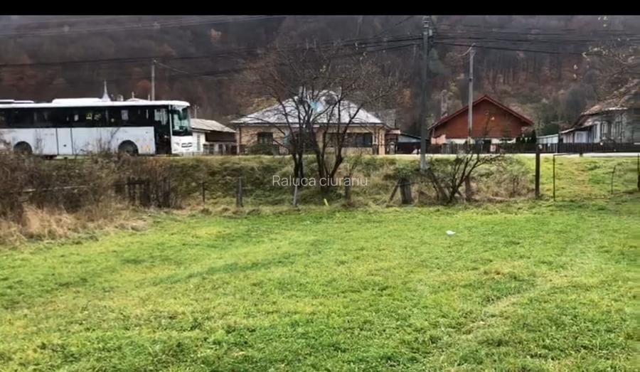 +447449296925 Teren intravilan pe strada principală – Slănic-Moldova, 1.000 mp - 2