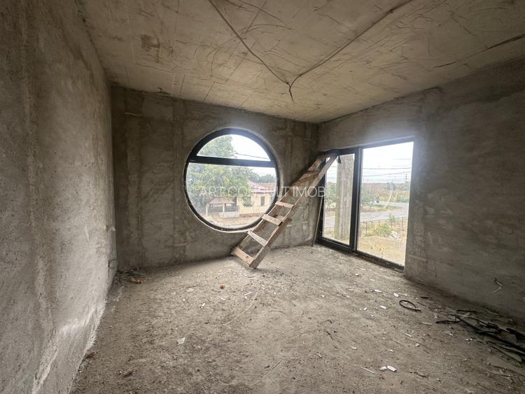  Casa la rosu cu teren 1248 mp | Misleanu, Ialomita | Comision  Cumparator 0 | - 15