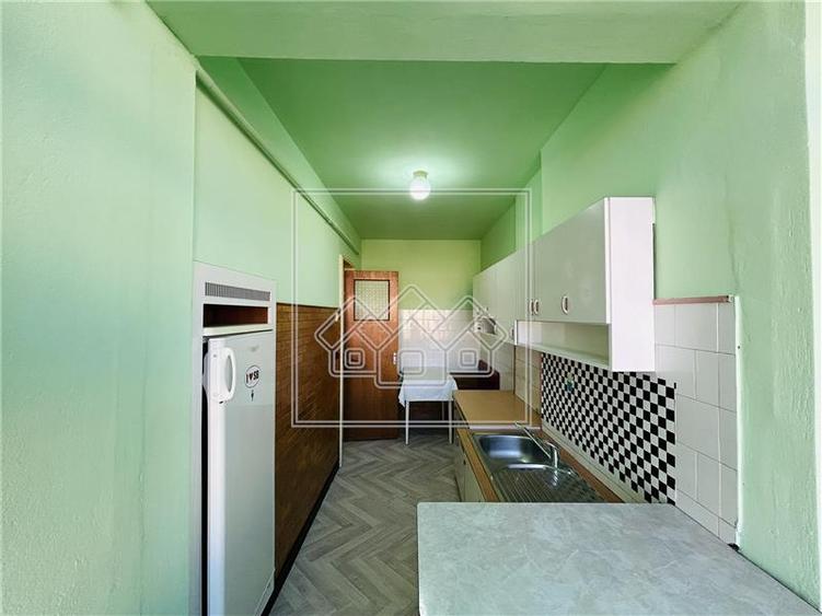 Ap decomandat, cu garaj, boxa, etaj 2/3 - Valea Aurie