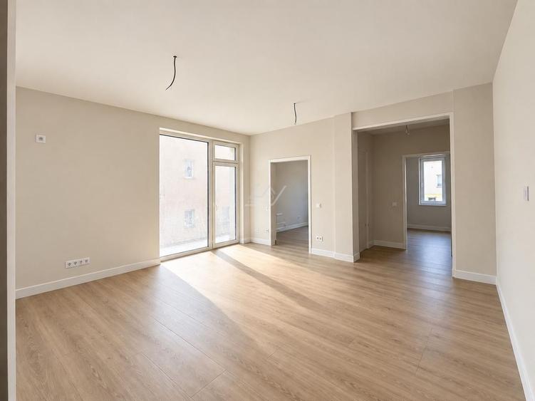 Apartament nou ESO. 3 camere si 2 bai. Bucatarie separata. Etaj intermediar.