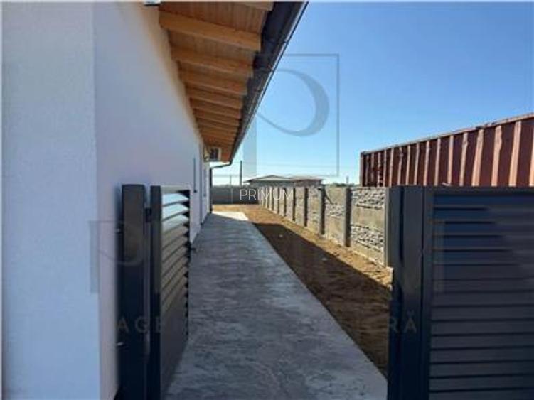 Duplex pe parter - 4 camere - spatiu mare - terasa - aproape de drumul cu 4 benz - 3