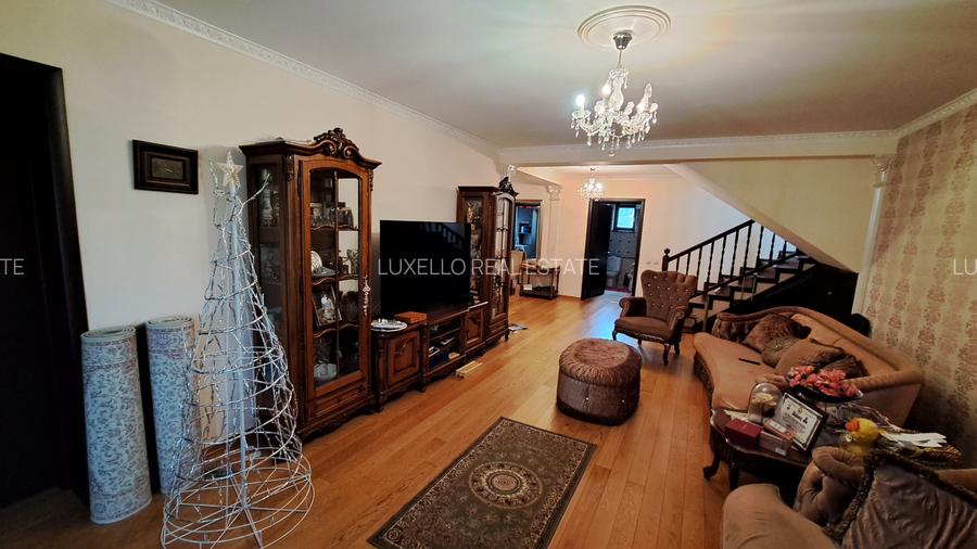 VILA INDIVIDUALA SUPERBA - CU TEREN GENEROS - AMPLASAMENT IDEAL - 24