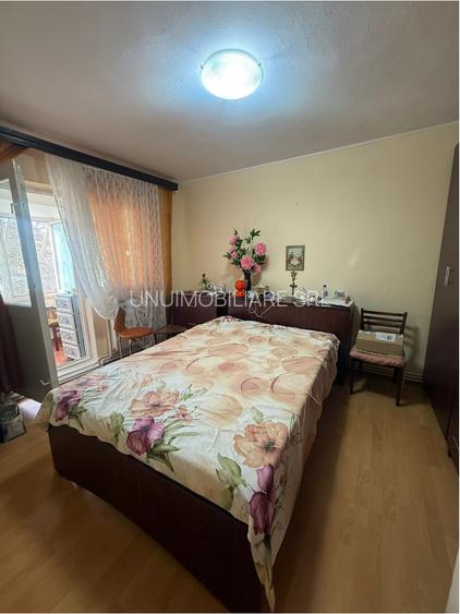Apartament două camere - zona Longinescu - etaj 2/3 - 2