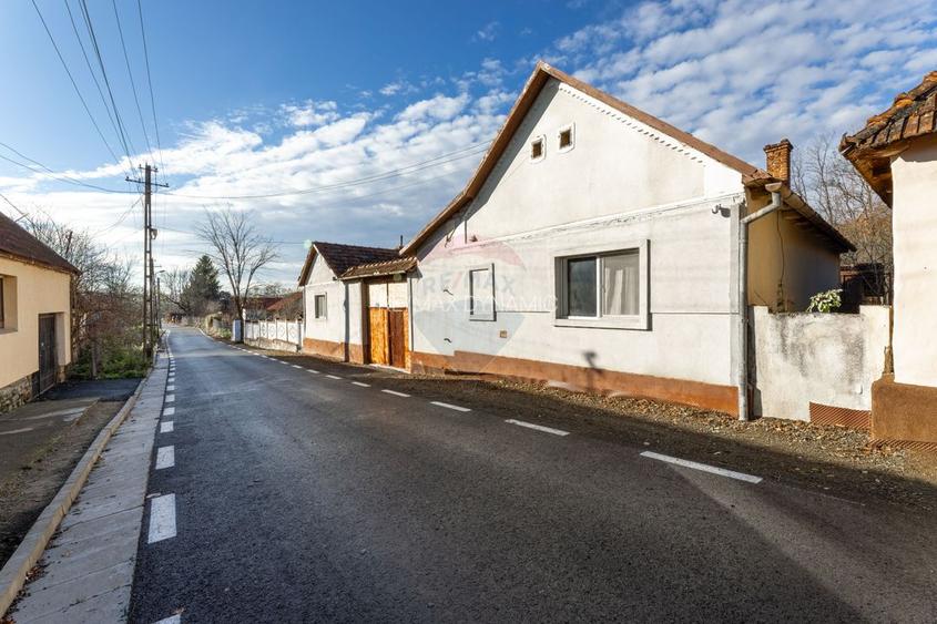 Casă cu 5 camere in Barzava - 2