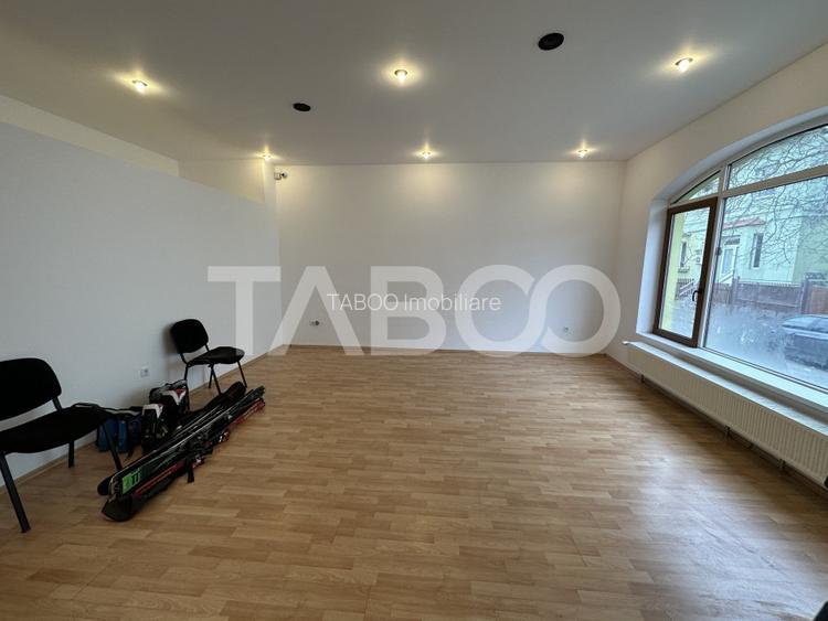 Casa 2 corpuri P+M si P+1 spatiu comercial 70 mpu la strada 2 garaje - 10