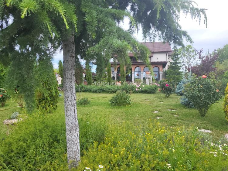 Vila Albatrosului  /Reședință de colecție pe malul lacului  !! 2051 mp, teren - 20