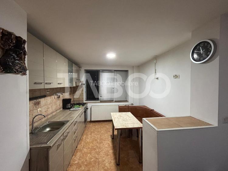 De vanzare apartament 3 camere spatios cu balcon Piata Delfinului - 3