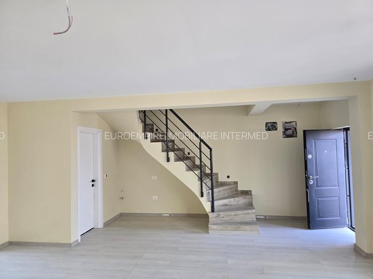 vika de vanzare in Lazu - 9