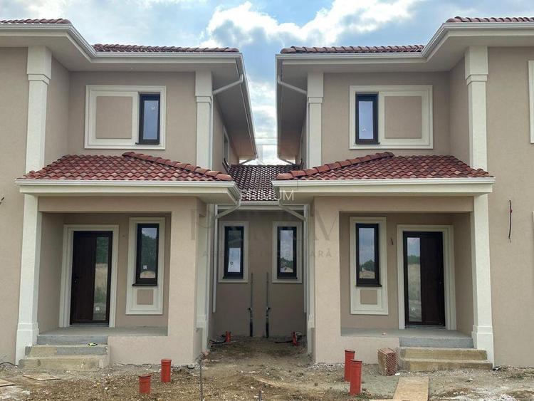 Duplex despartit prin camera tehnica - teren generos - 4 dormitoare - 2