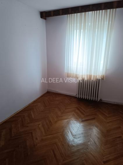 Apartament 3 camere, de vânzare, cartier Mănăștur , strada Moldoveanu , zona Big - 4