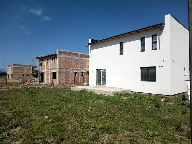 Design minimalist, rafinament maxim – Casa ta moderna in Sanpetru - 30