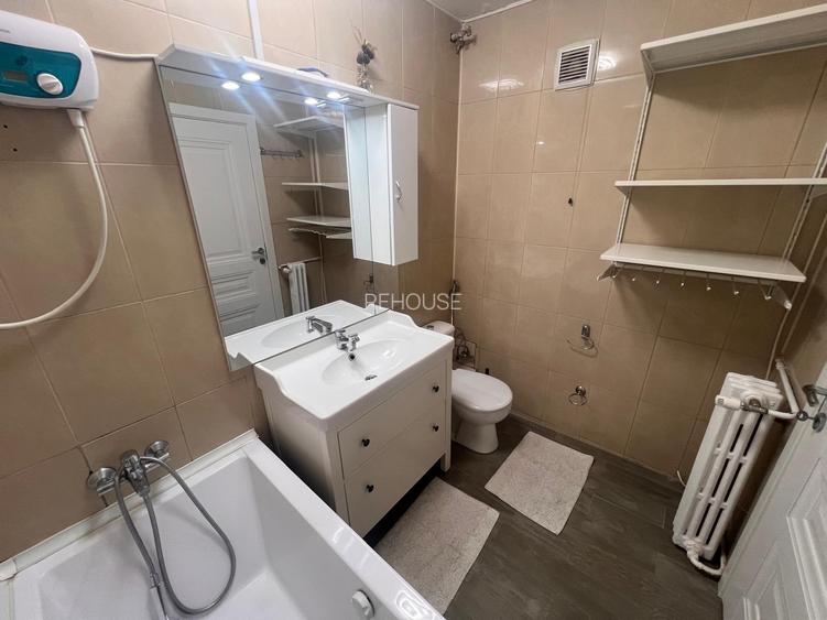 Titan, metrou 1 Decembrie,  61mp, 1/10, 1989, renovat, mobilat modern, AC - 10