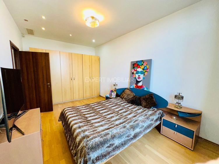 Aleea Privighetorilor- Penthouse 833 mp utili mobilat complet 3600 Euro + TVA - 25