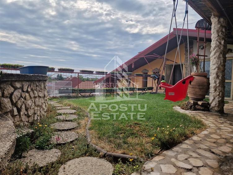 Casa familiala cu spatiu comercial si garaj P+1E+M 720 Mp - 52