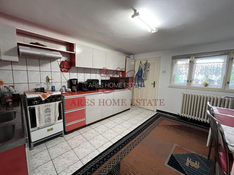 Vilă spațioasă 6 camere în centrul Lugoj – teren 471 mp, garaj - 7