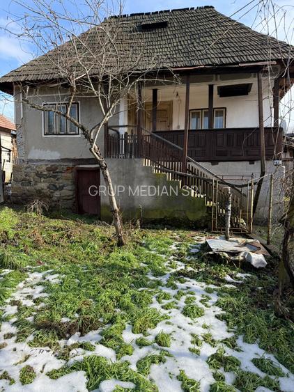 Gospodarie in Barbatesti, zonă de deal, liniște, natura - 3