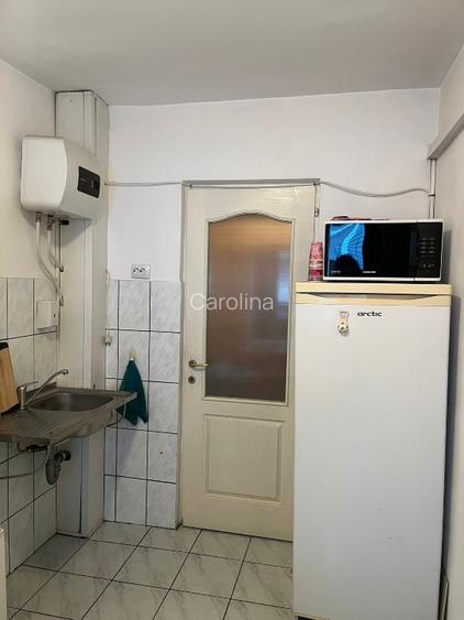Vând apartament decomandat, 2 camere, etajul 2 / 4, Băile Herculane, zona Piață - 10