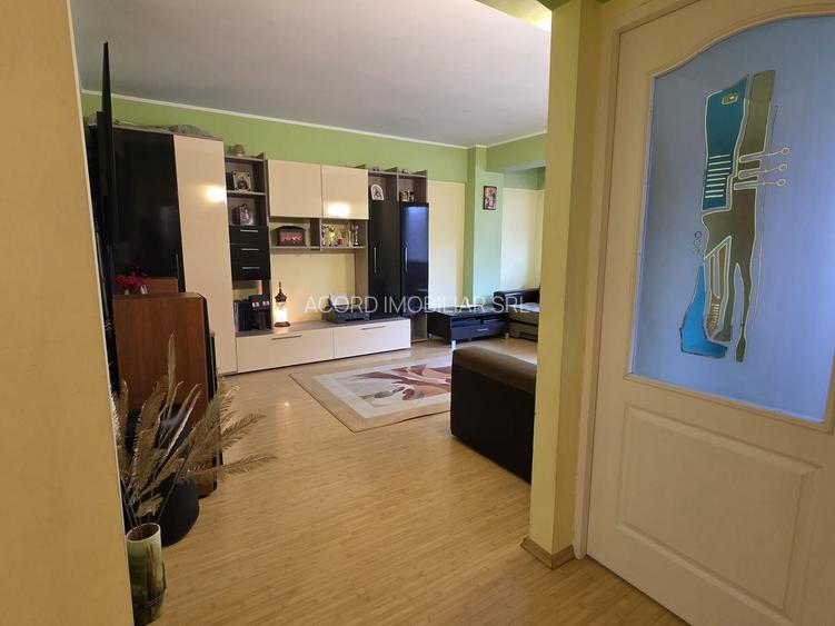 Primo, doua camere decomandat etaj 1 - 3