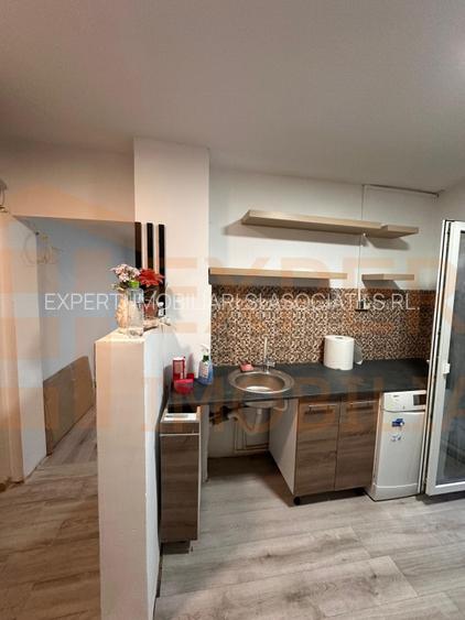 Apartament 3 camere, situat in zona CET - 5