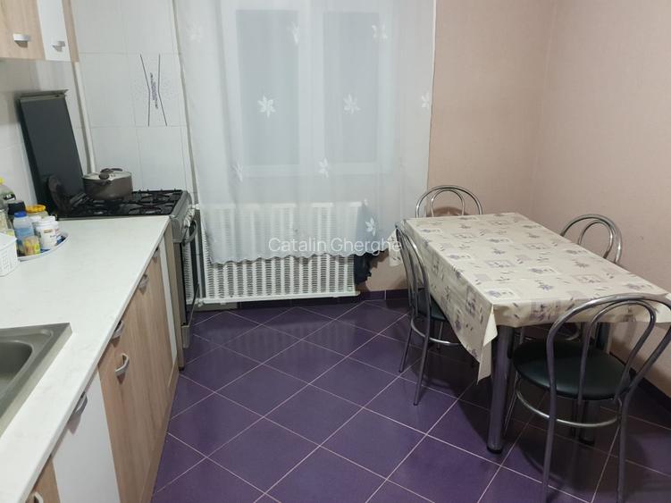 Inchiriez ap.4 camere decomandat, centrala proprie - la 5 min. de metrou Pacii - 2