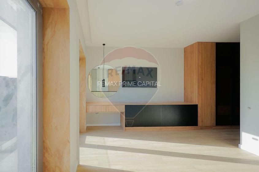 De vânzare Vilă cu 8 camere în Sânmartin, 290 mp util, teren 1100 mp - 42